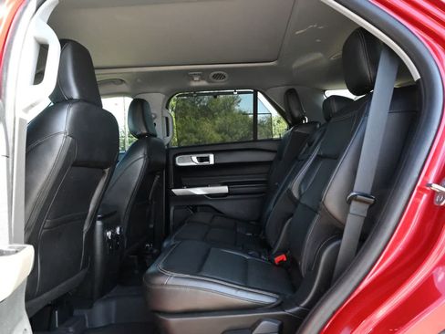 Used 2021 Ford Explorer Limited w/ Hybrid Equipment Group 310A AWD/4WD image 18