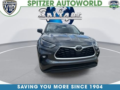 Used 2023 Toyota Highlander LE AWD/4WD image 3