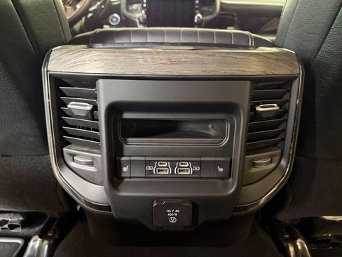 Used 2025 RAM 3500 Limited AWD/4WD image 38