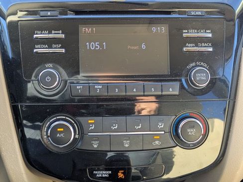 Used 2016 Nissan Rogue S w/ Appearance Package image 4