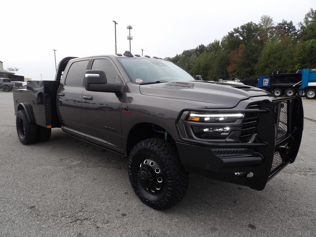 Used 2025 RAM 3500 Laramie AWD/4WD image 10