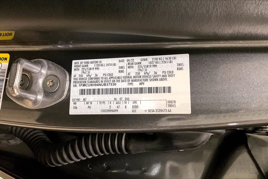 Certified 2022 Ford Escape SEL w/ SEL Stealth AWD Package image 30