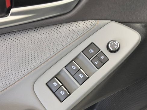 Used 2019 Toyota Avalon XSE image 25