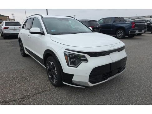 Used 2023 Kia Niro Wave w/ Wave Preserve Package image 2