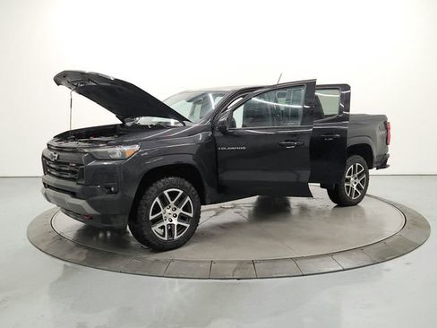 Used 2023 Chevrolet Colorado Z71 w/ Z71 Convenience Package 2 image 11