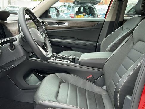 Used 2024 Volkswagen Atlas SEL AWD/4WD image 10