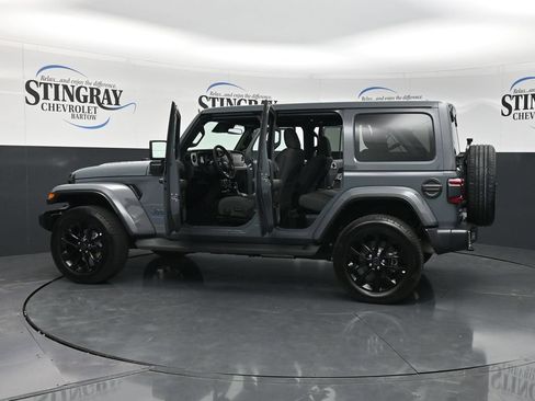 Used 2025 Jeep Wrangler Unlimited Sahara AWD/4WD image 31