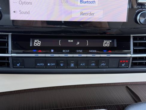 Used 2023 Toyota Sienna XLE image 29