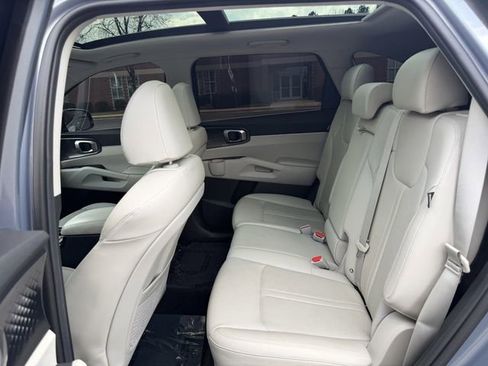 Certified 2025 Kia Sorento S w/ Panoramic Sunroof Package image 32