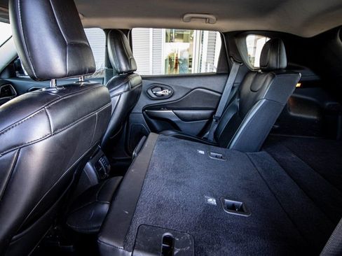 Used 2019 Jeep Cherokee Latitude Plus image 42