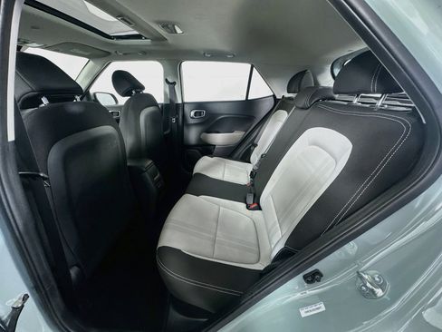 Used 2025 Hyundai Venue SEL FWD image 27