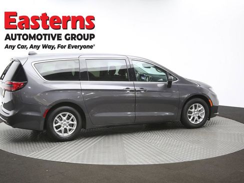 Used 2023 Chrysler Pacifica Touring-L image 47