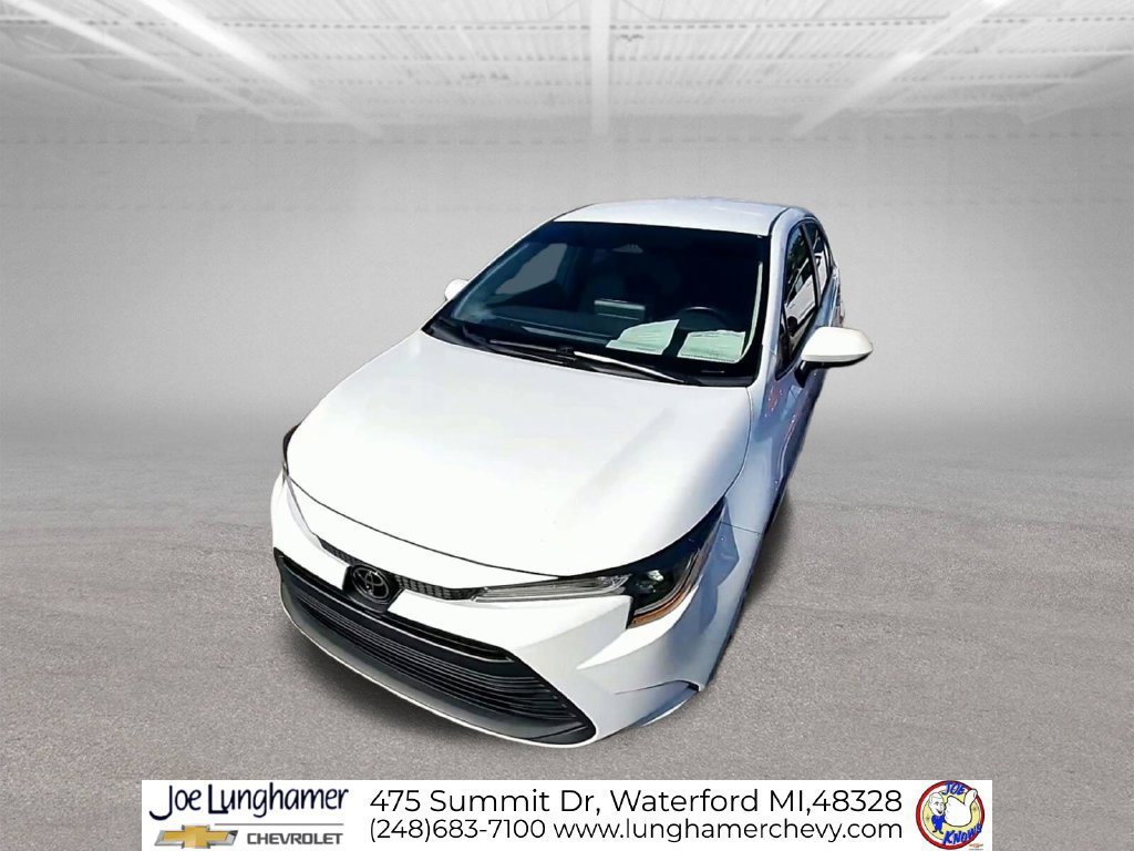 Used 2023 Toyota Corolla LE FWD image 3