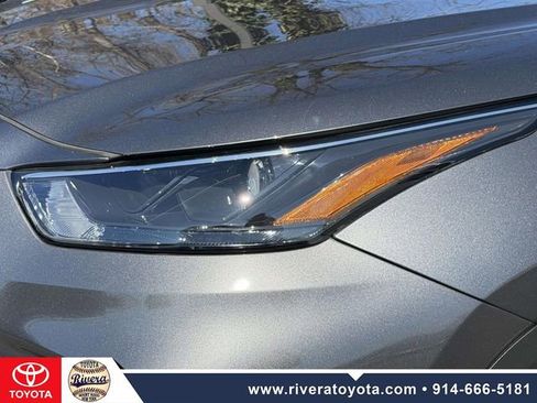 Used 2023 Toyota Highlander XLE image 9