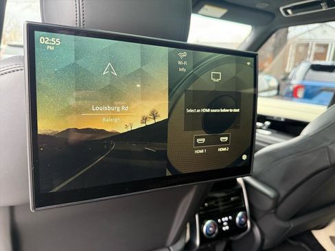 Used 2023 Land Rover Range Rover Long Wheelbase SE image 28