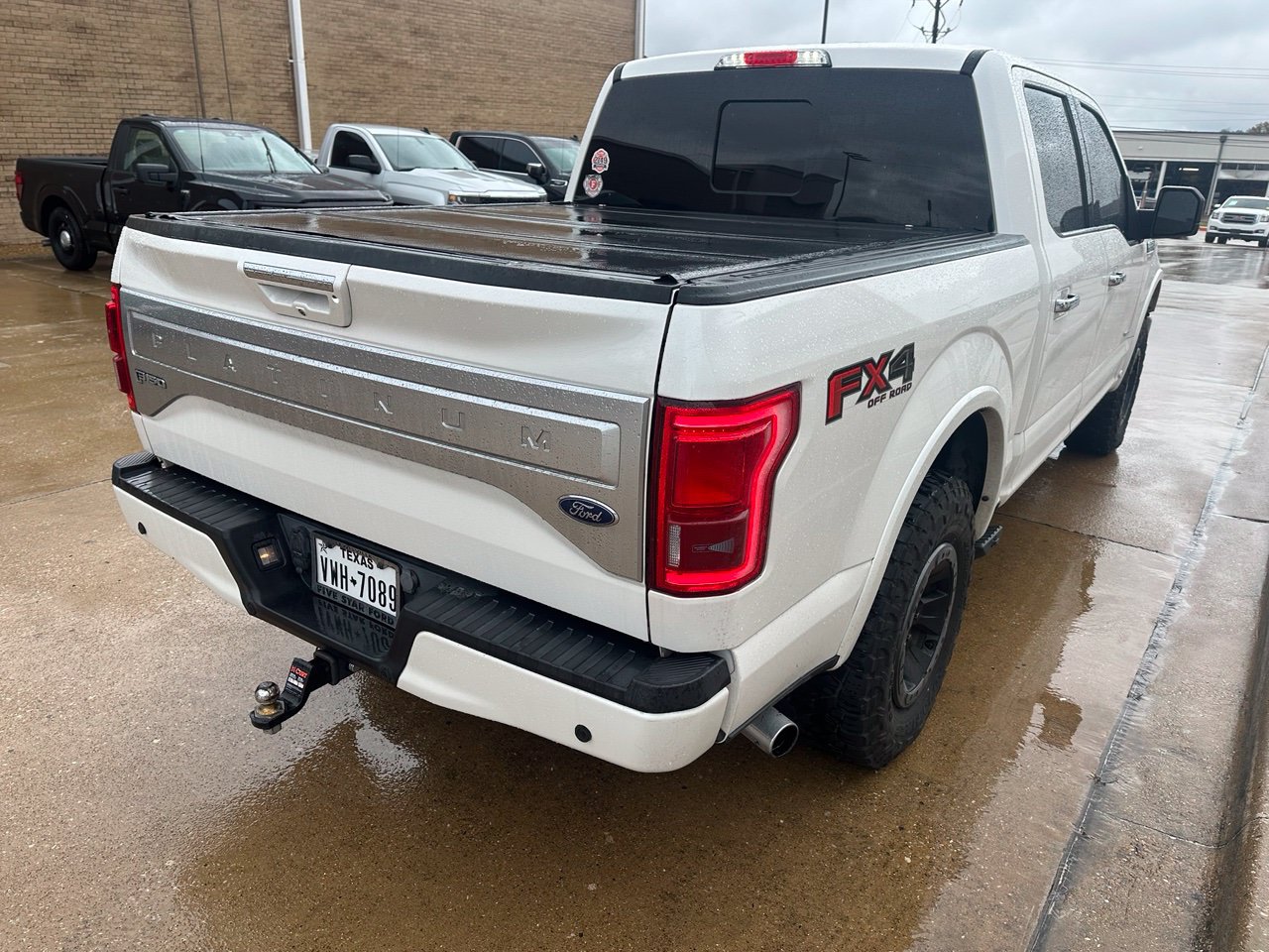 Used 2015 Ford F150 Platinum w/ Equipment Group 701A Luxury AWD/4WD image 16