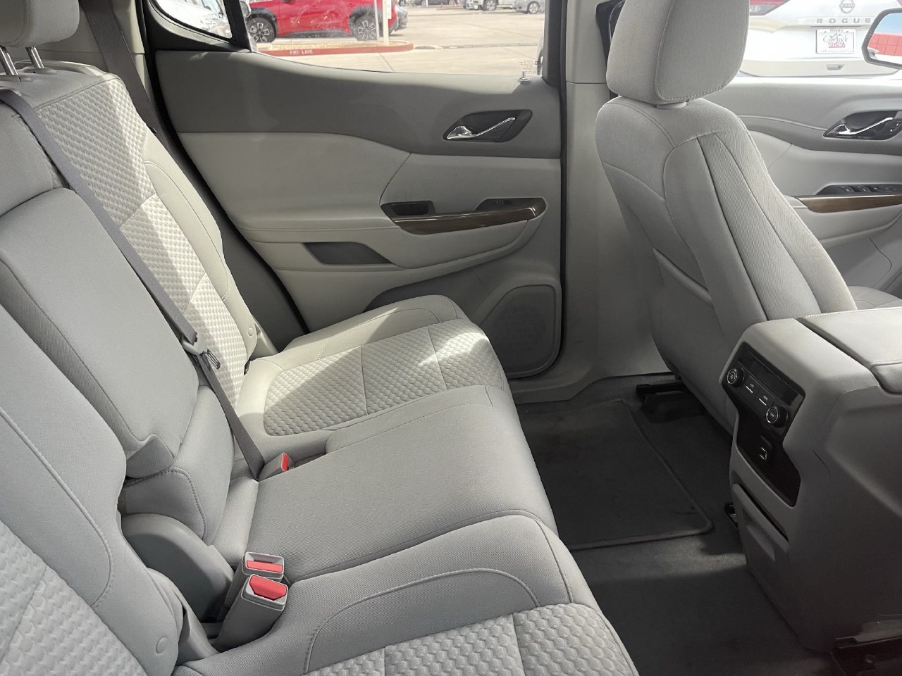Used 2019 GMC Acadia SLE FWD image 7