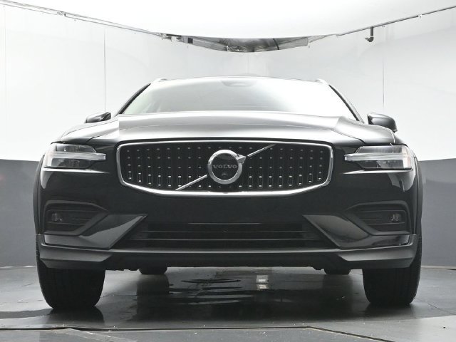 Used 2025 Volvo V60 B5 Cross Country Plus AWD/4WD image 35