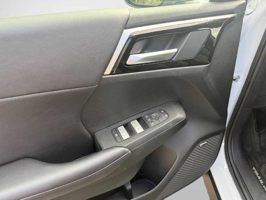 Used 2026 Mitsubishi Outlander AWD image 14