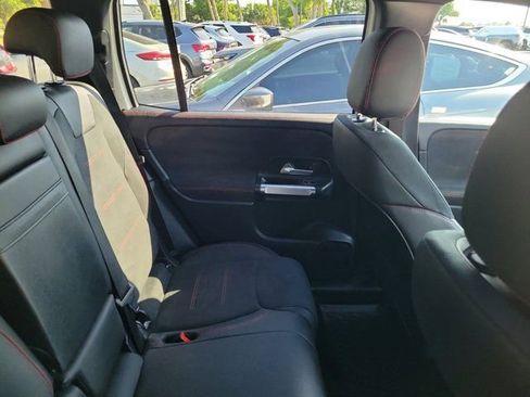 Used 2022 Mercedes-Benz GLB 250 image 4