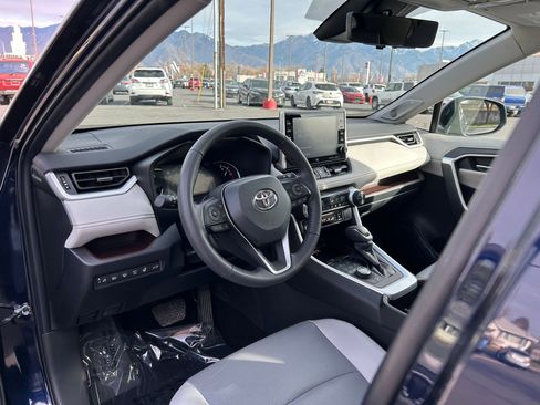 Used 2022 Toyota RAV4 Limited image 10
