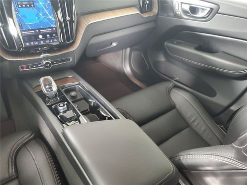 Certified 2023 Volvo XC60 B5 Ultimate w/ Climate Package FWD image 16