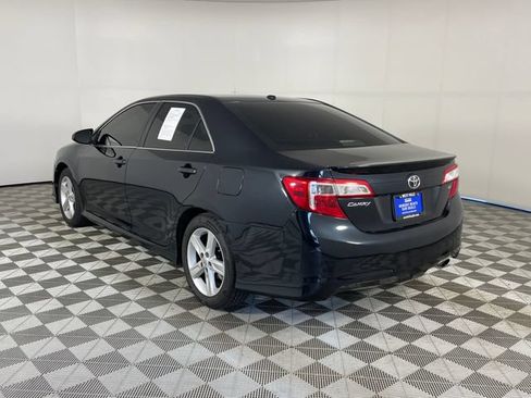 Used 2014 Toyota Camry SE w/ Moonroof Package FWD image 14