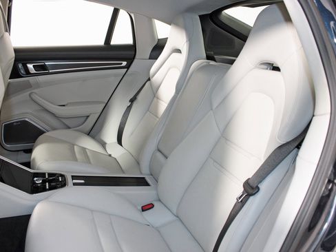 Used 2023 Porsche Panamera 4 Platinum Edition w/ Assistance Package image 34