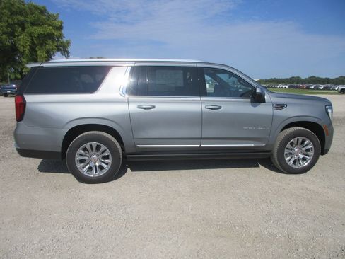 New 2026 GMC Yukon XL Denali w/ Sun & Power Step Package AWD/4WD image 3