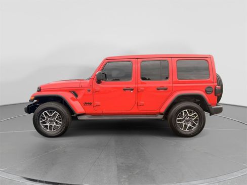 Used 2026 Jeep Wrangler Unlimited Sahara AWD/4WD image 2