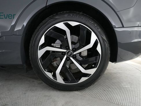 Used 2024 Audi Q8 e-tron Premium Plus AWD/4WD image 9