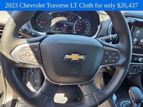 Used 2023 Chevrolet Traverse LT FWD image 25
