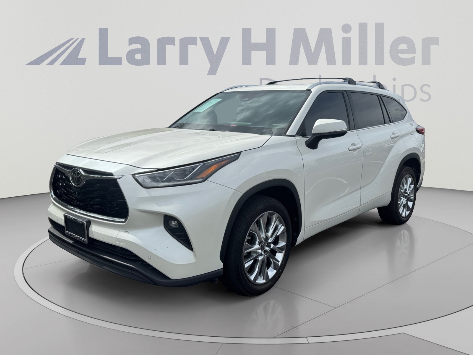 Used 2021 Toyota Highlander Limited FWD image 1