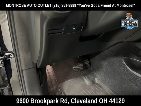 Used 2023 Volvo XC40 B5 Core image 16