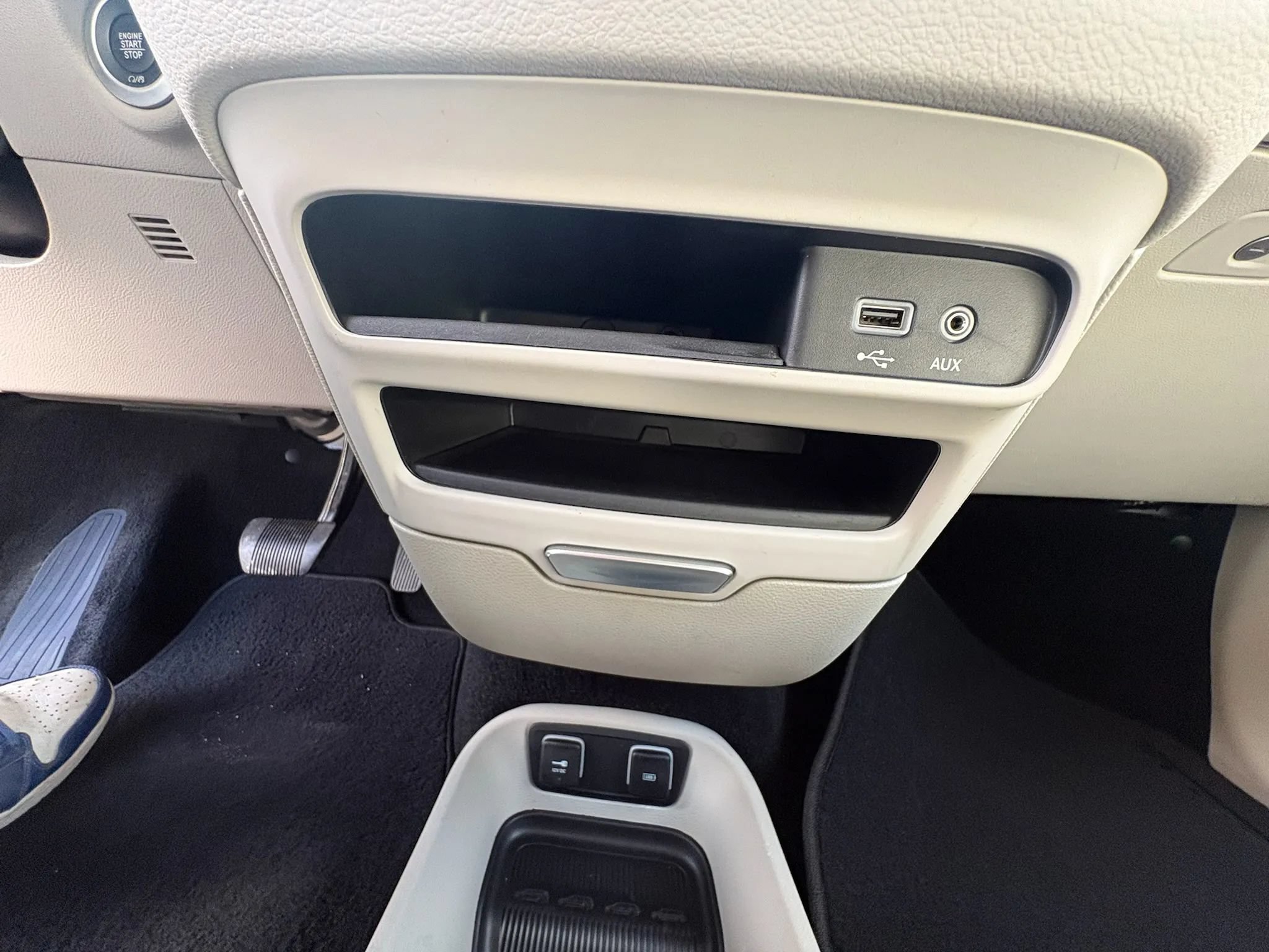 Used 2018 Chrysler Pacifica Touring-L FWD image 25