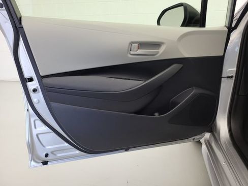 Used 2025 Toyota Corolla LE FWD image 20