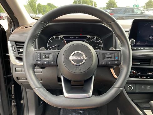 Used 2023 Nissan Rogue SV w/ SV Premium B Package FWD image 13