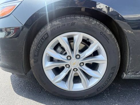 Used 2019 Chevrolet Malibu LT w/ Leather Package FWD image 12