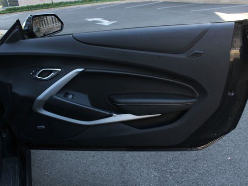 Used 2021 Chevrolet Camaro LT w/ Technology Package image 18