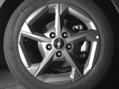 Used 2025 Kia K4 LXS image 13