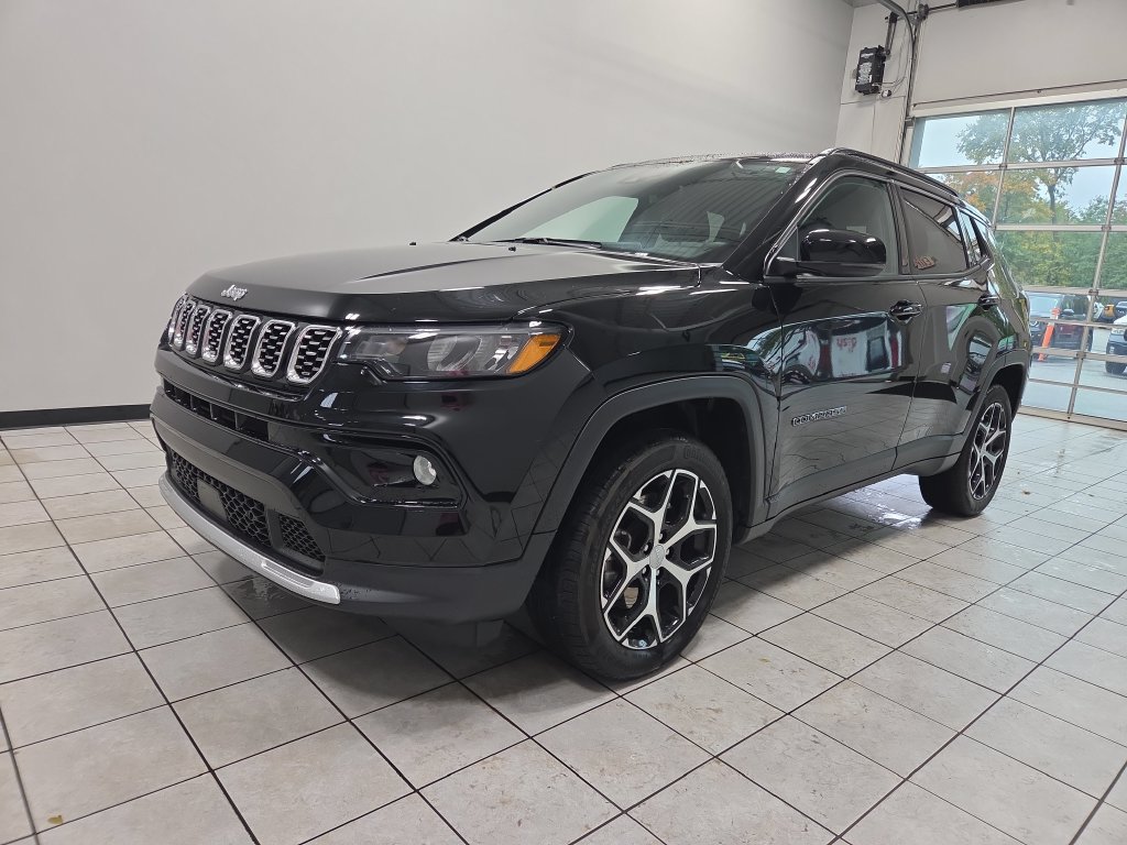 Used 2024 Jeep Compass Limited AWD/4WD image 3