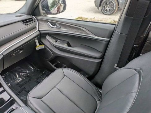 New 2026 Jeep Grand Cherokee L Limited AWD/4WD image 19