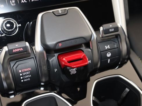 Used 2021 Lamborghini Urus image 7