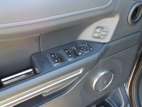 Certified 2024 Ford Expedition XLT image 18