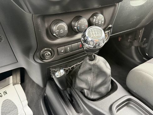 Used 2012 Jeep Wrangler Rubicon w/ Dual Top Group image 30