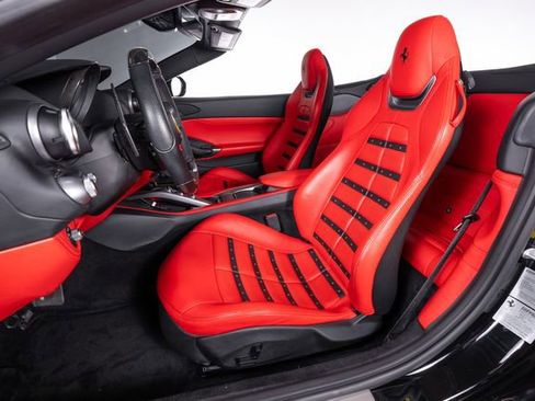 Used 2019 Ferrari Portofino RWD image 4