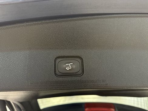 Used 2017 Ford Explorer XLT w/ Equipment Group 202A AWD/4WD image 23
