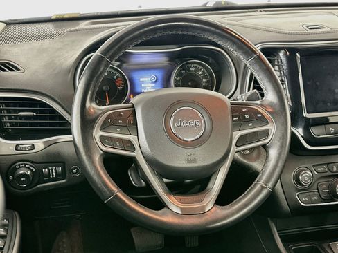 Used 2019 Jeep Cherokee Limited w/ Luxury Group FWD image 18