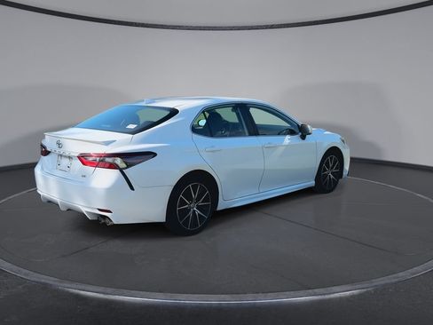 Used 2024 Toyota Camry SE FWD image 8