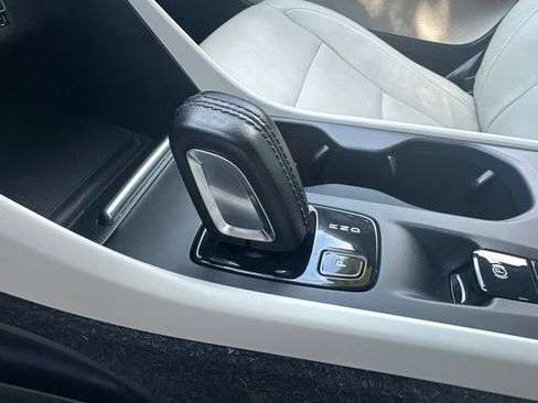 Used 2019 Volvo XC40 T5 Momentum AWD/4WD image 27